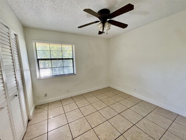 Building Photo - 2630 Riverside Dr