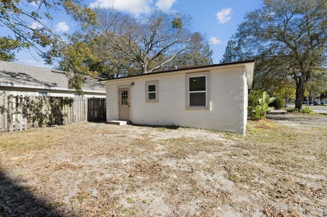 Building Photo - Practically Brand New on Amelia Island!