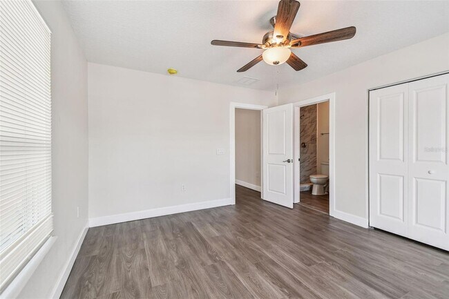 Building Photo - 650 E Tarpon Ave