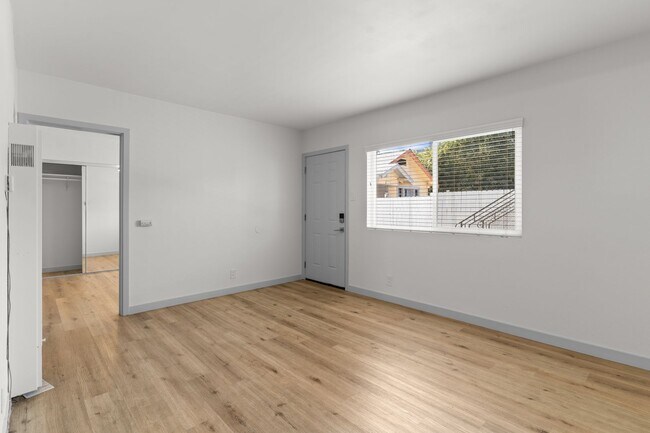 Interior Photo - 1078 E 7th Street