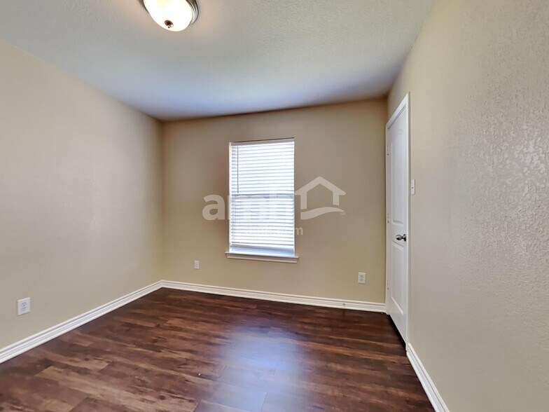 Building Photo - 1702 Griffin Ln