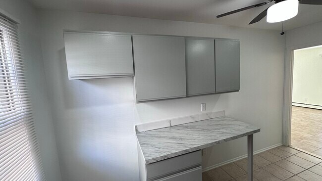 Building Photo - 211 Linden Ave