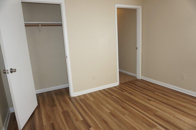 Building Photo - 2 Bedroom 2 Bathroom Townhome near NAS Jax