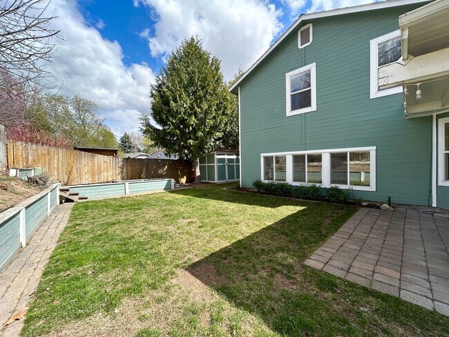 Building Photo - Gorgeous 5 bedroom 3 bathroom Home In Eagle