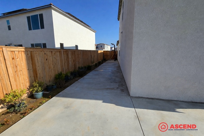 Building Photo - Brand New 5 Bedroom Home in Gossamer Grove!