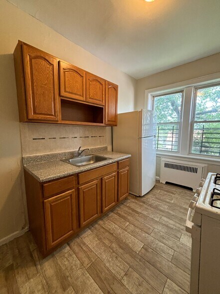 51 Summit Ave B3 - 56 Summit Ave