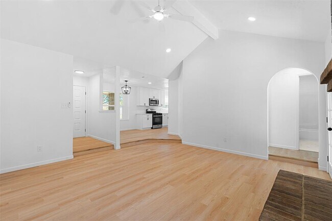 Building Photo - 16307 Essex Cove