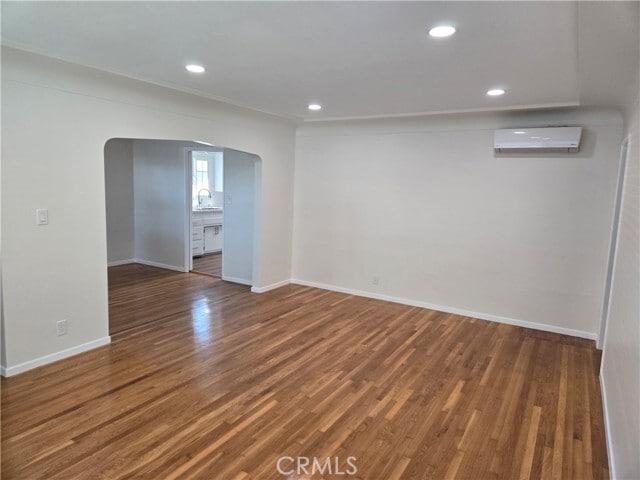 Building Photo - 14001 Dunrobin Ave