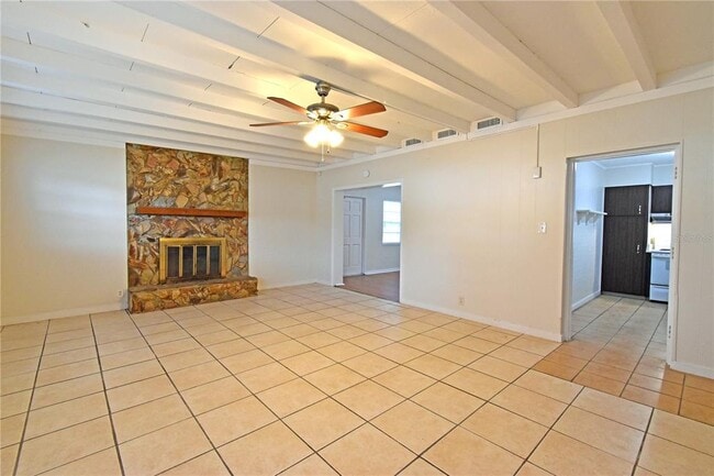 Building Photo - 12422 N Howard Ave