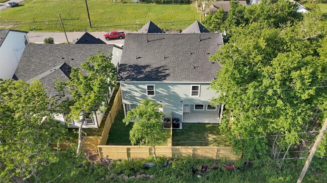 Building Photo - 4019 Stassen St