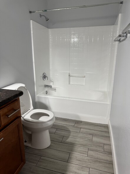 Building Photo - 1295 N Ash St