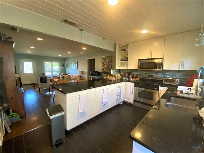 Building Photo - 3801 Avenue G