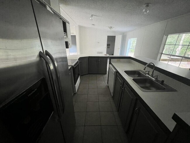 Building Photo - 5135 N Western Dr