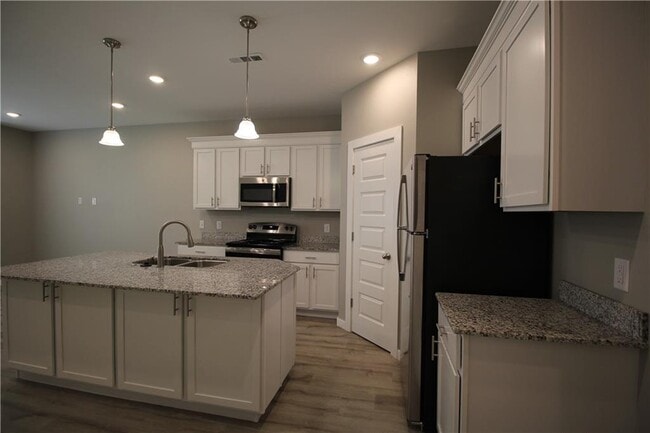 Building Photo - 2711 Vinson Rd