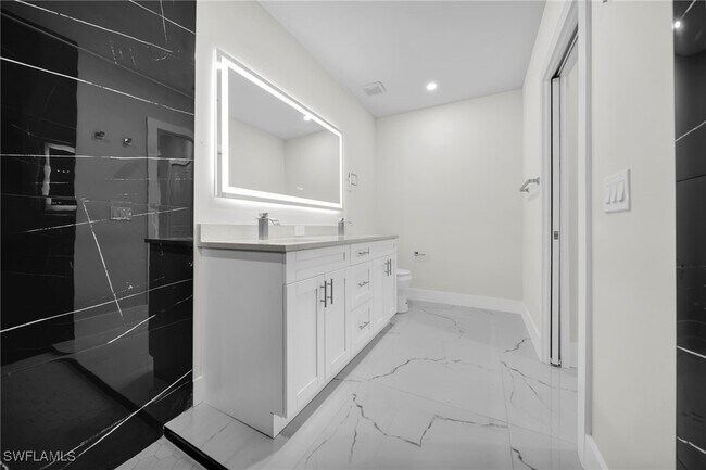 Building Photo - 636 Ladd St