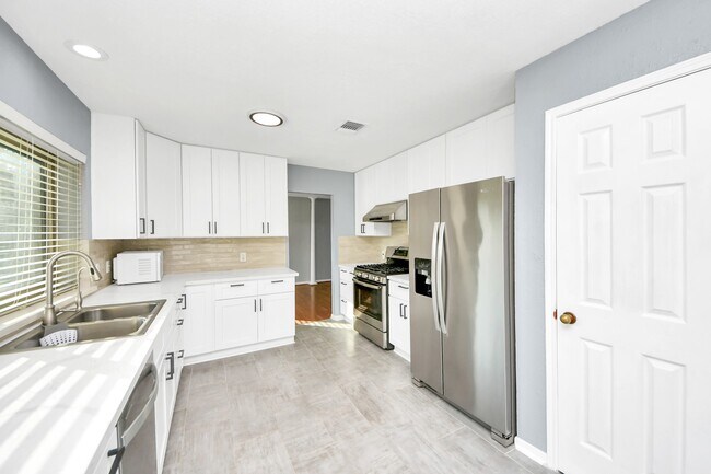 Building Photo - 3007 Cotter Lake Cir