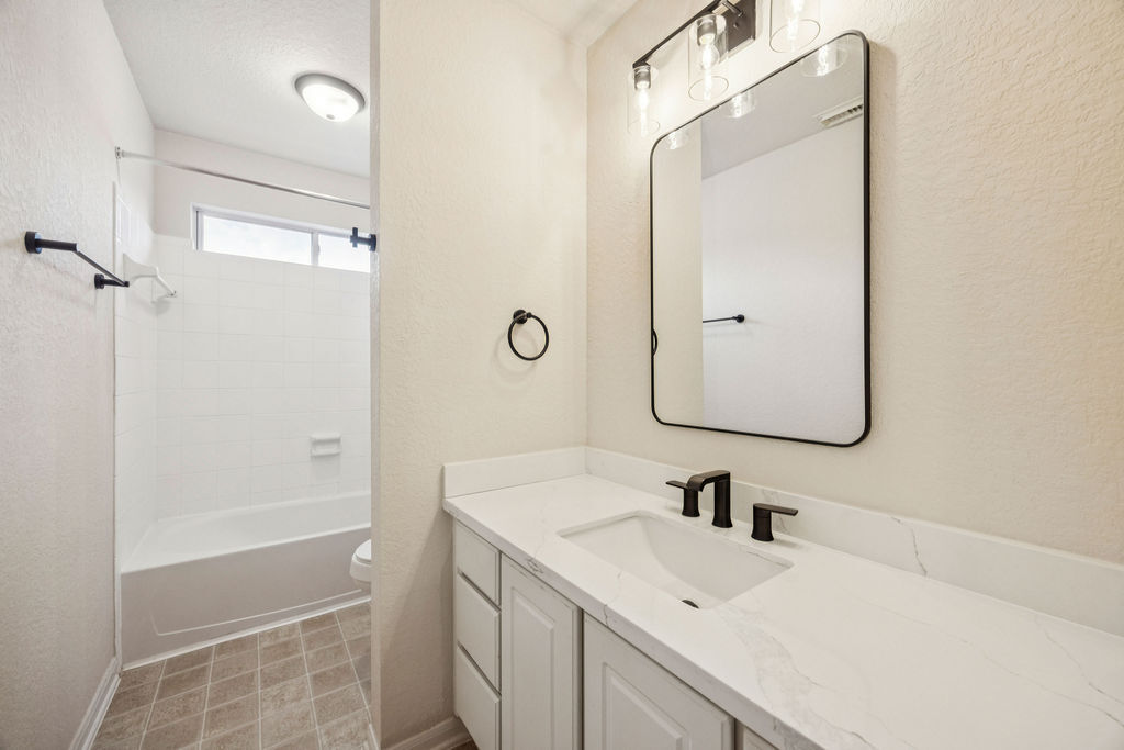 Building Photo - 18006 Cypress Valley Ln