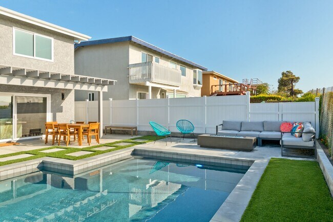 Building Photo - Costa Mesa, Panoramic Views, Pool - Fully ...