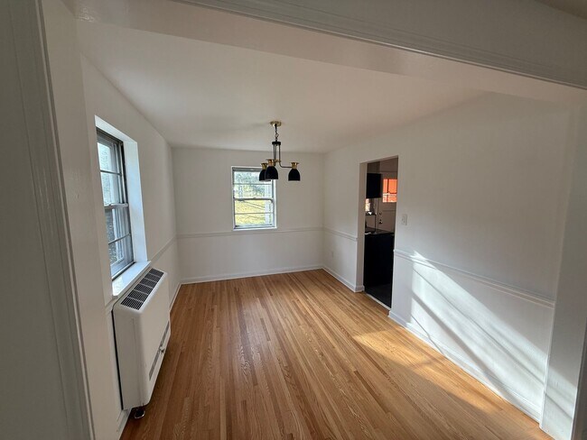 Building Photo - Two Bedroom Duplex Located Just Blocks from Downtown - No Students Permitted