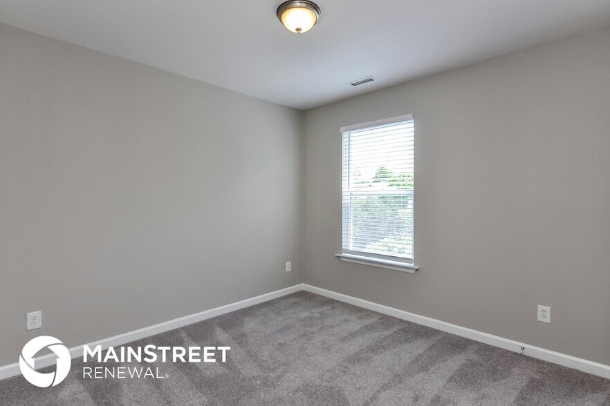 Building Photo - 3328 Deering Dr