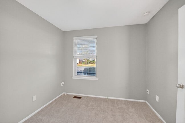 Building Photo - 14 Braxton Dr