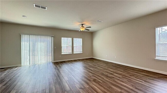 Building Photo - 151 Cedar Ln