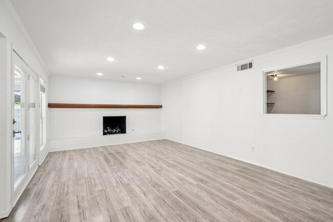 Building Photo - 4016 Willow Ridge Dr