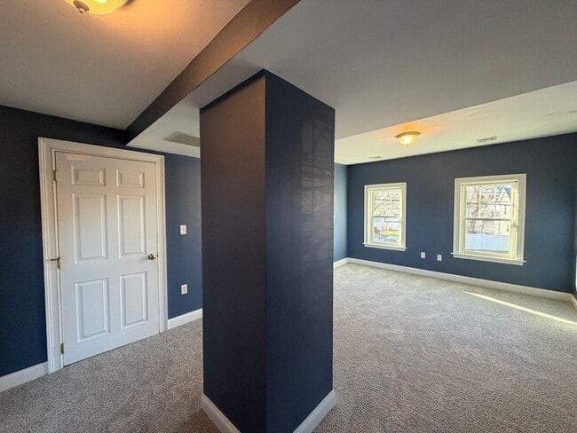 Building Photo - Move-In Ready Townhouse in North Billerica – Unbeatable Transit Access!