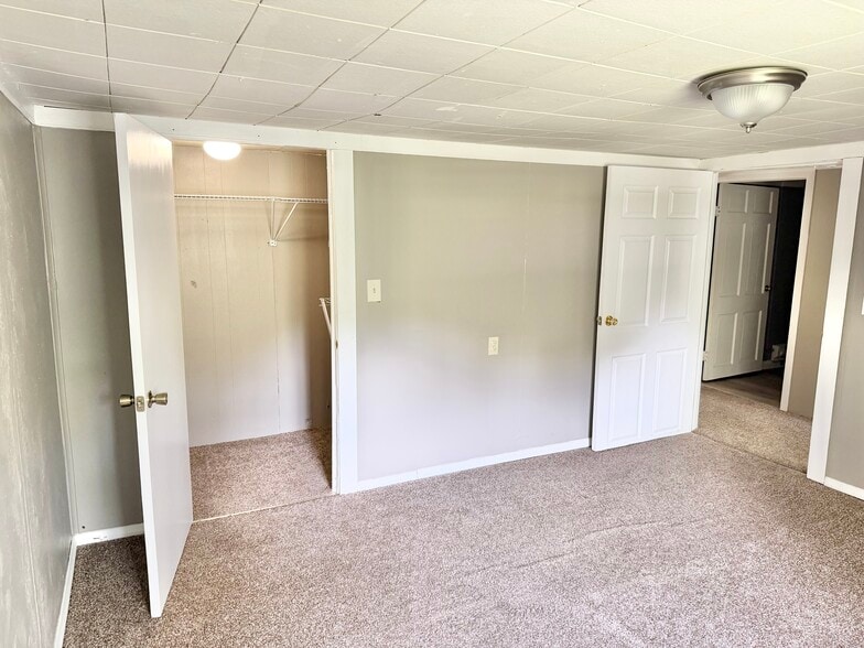 Building Photo - 2570 Sanger Ln