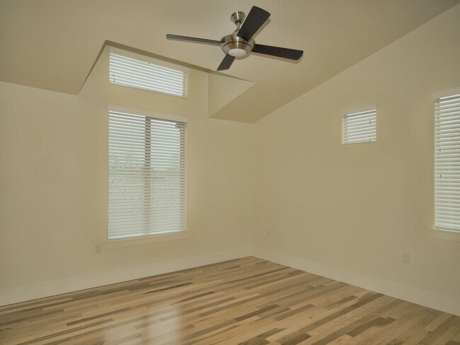 Building Photo - 603 W 30th St
