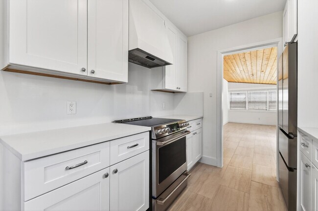 Building Photo - 236 Greymon Dr