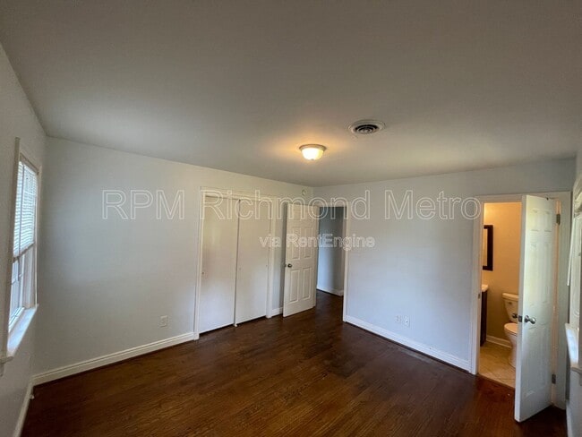 Building Photo - 3600 Ghent Dr
