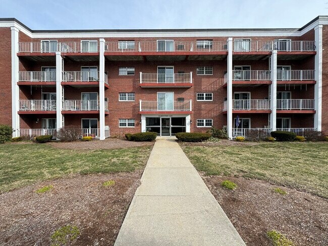 Building Photo - 36 Greentree Ln