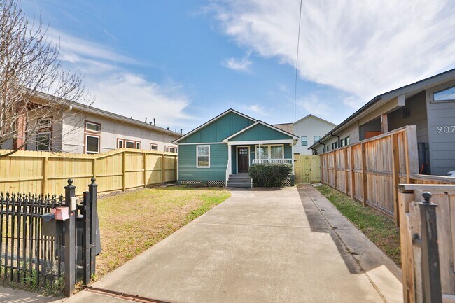 Primary Photo - 905 Kern St