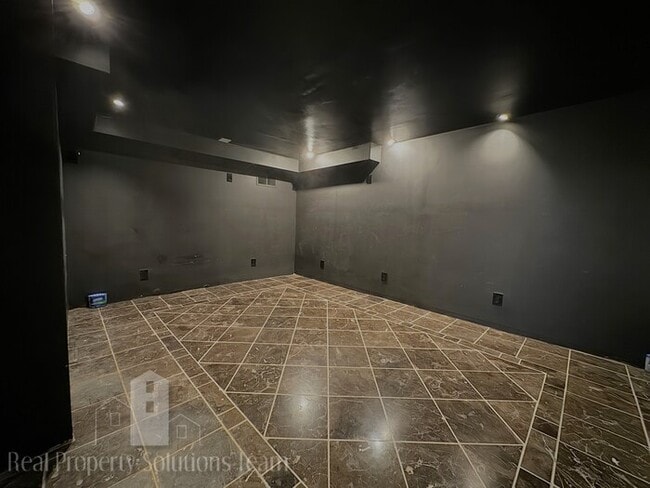 Building Photo - Beautiful home in Clintonville