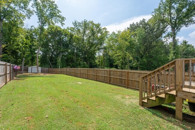 Building Photo - 925 Oak Ln