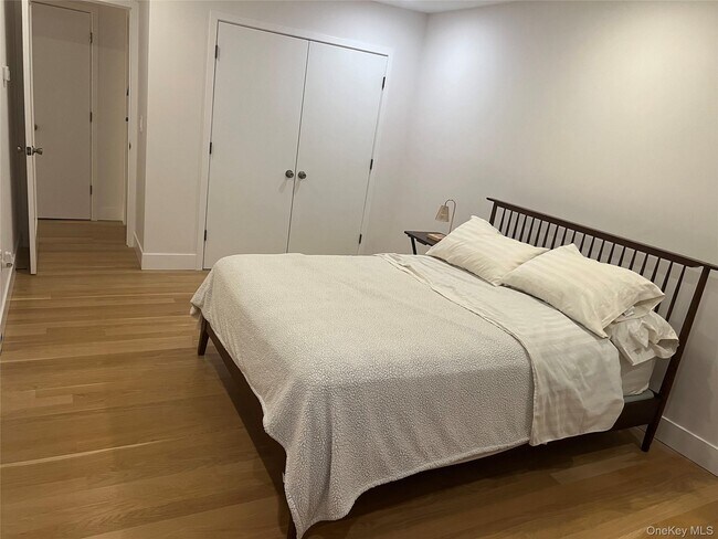 Building Photo - 404 Vista on the Lake