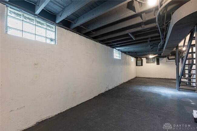 Building Photo - 321 Deeds Ave