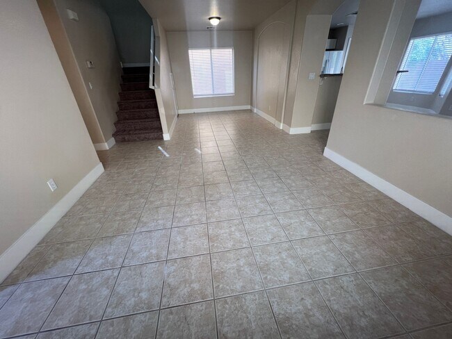Building Photo - RENOVATED HOME IN GATED SUMMERLIN COMMUNITY!