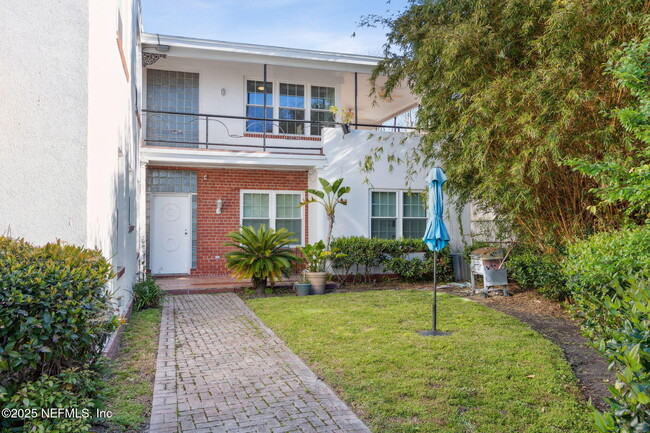 Building Photo - 1815 Largo Rd