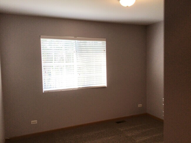 Building Photo - 2917 W Country Club Ave