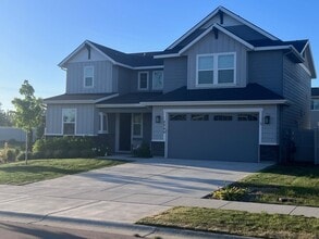 Building Photo - 3 Bed + Office + Bonus | 3-Car Garage