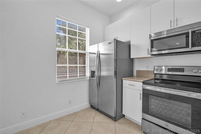 Building Photo - 6809 Lakeside Cir N