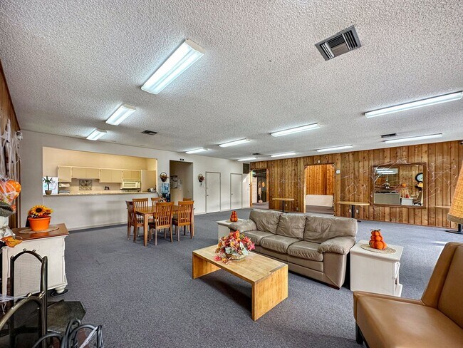 Building Photo - North Tacoma Condo Living | 2 Bed, 1.5 Bath End-Unit | Great Amenities!