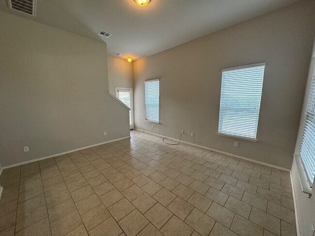 Building Photo - Three bed two bath two car garage in Cotto...