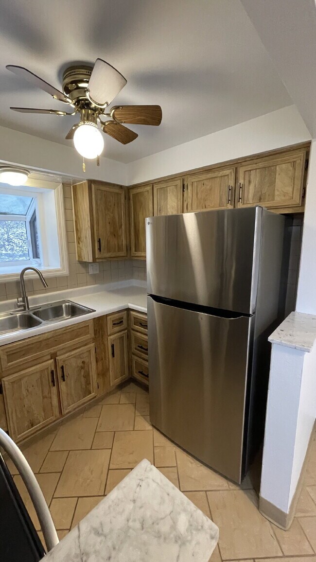 Building Photo - Charming 3 bed, 2 bath with finished basement!