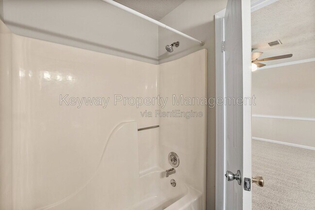 Building Photo - 3930 Almon Dr