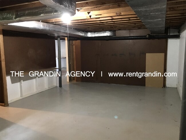 Building Photo - 3023 Hollowell Ave SW