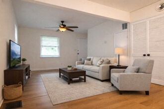 Building Photo - Spacious 3 Bedroom Home – Move-In Ready