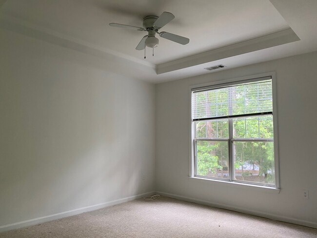 Building Photo - 525 Sandringham Dr